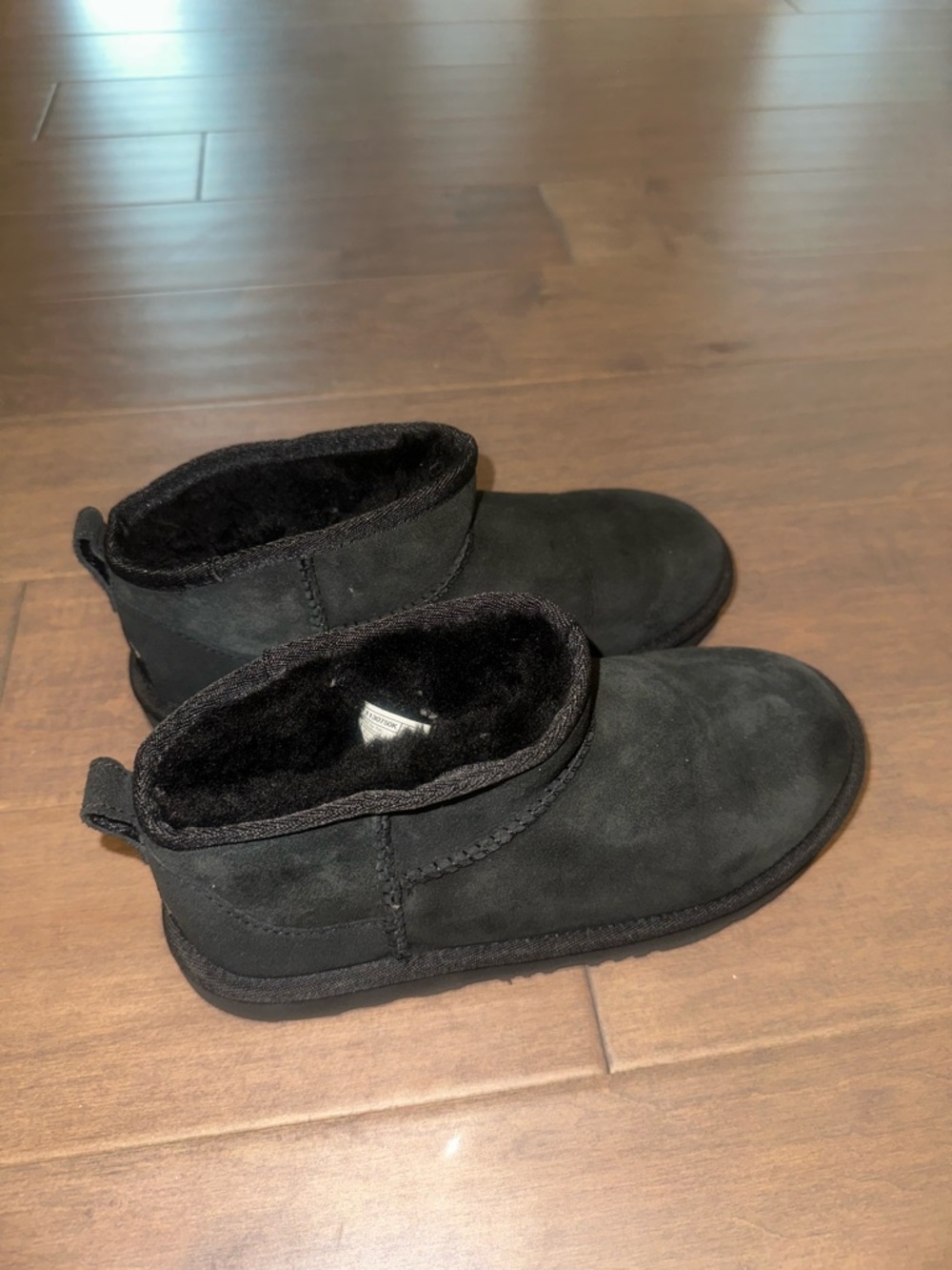 UGG Girl’s Ultra Mini Boots (size 4)